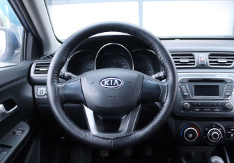 Подержанный автомобиль Kia Rio Sedan 2012 года (16 фото)