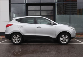 Подержанный автомобиль Hyundai ix35 2012 года (6 фото)