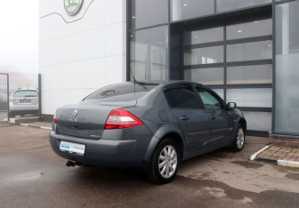 Подержанный автомобиль Renault Megane Sedan 2006 года (5 фото)