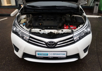 Подержанный автомобиль Toyota Corolla Sedan 2014 года (10 фото)