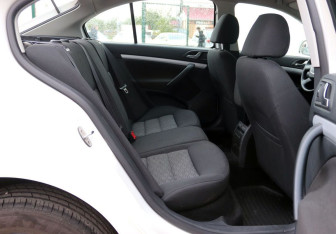 Подержанный автомобиль Skoda Octavia Liftback 2011 года (12 фото)