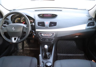 Подержанный автомобиль Renault Fluence 2012 года (12 фото)