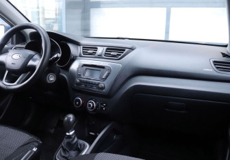 Подержанный автомобиль Kia Rio Sedan 2012 года (14 фото)