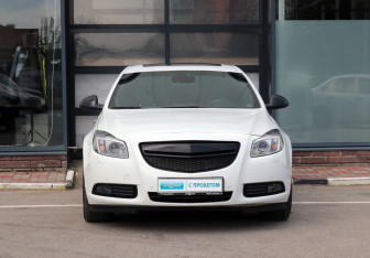 Подержанный автомобиль Opel Insignia Sedan 2013 года (3 фото)