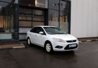 Подержанный автомобиль Ford Focus Sedan 2009 года (7 фото)