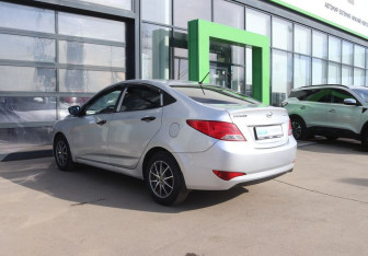 Подержанный автомобиль Hyundai Solaris Sedan 2014 года (3 фото)