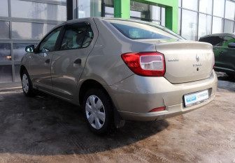 Подержанный автомобиль Renault Logan Sedan 2015 года (3 фото)