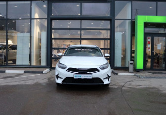 Подержанный автомобиль Kia Ceed Wagon 2022 года (8 фото)