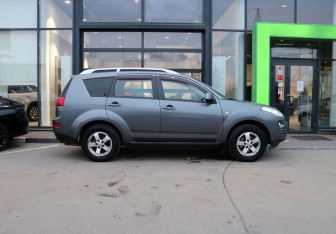 Подержанный автомобиль Peugeot 4007 2011 года (6 фото)
