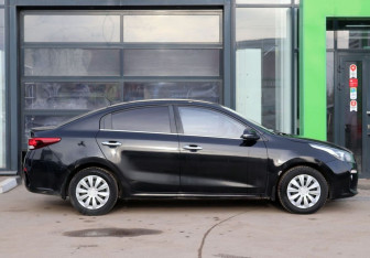 Подержанный автомобиль Kia Rio Sedan 2017 года (6 фото)