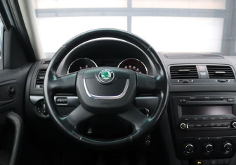 Подержанный автомобиль Skoda Yeti 2010 года (16 фото)