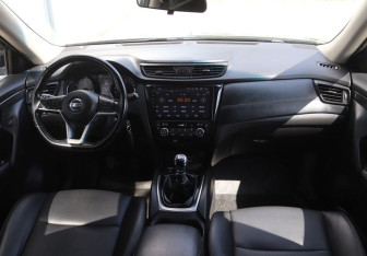 Подержанный автомобиль Nissan X-Trail 2019 года (15 фото)