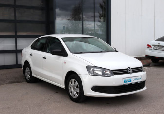 Подержанный автомобиль Volkswagen Polo Sedan 2012 года (2 фото)