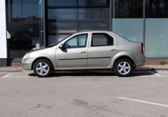 Подержанный автомобиль Renault Logan Sedan 2013 года (7 фото)