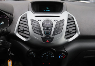 Подержанный автомобиль Ford EcoSport 2015 года (16 фото)