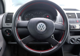 Подержанный автомобиль Volkswagen Polo Hatchback 2004 года (14 фото)