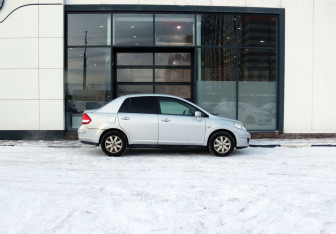 Подержанный автомобиль Nissan Tiida Sedan 2008 года (6 фото)