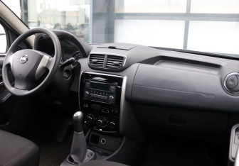 Подержанный автомобиль Nissan Terrano 2014 года (14 фото)