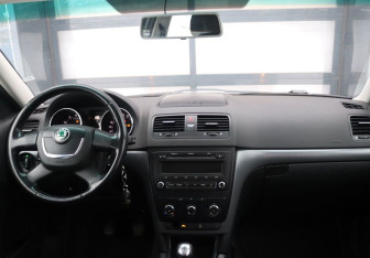 Подержанный автомобиль Skoda Yeti 2010 года (15 фото)