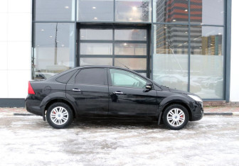 Подержанный автомобиль Ford Focus Sedan 2008 года (6 фото)