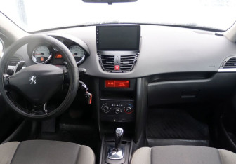 Подержанный автомобиль Peugeot 207 Hatchback 2011 года (13 фото)