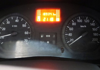 Подержанный автомобиль Renault Logan Sedan 2009 года (17 фото)