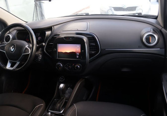 Подержанный автомобиль Renault Kaptur 2021 года (14 фото)