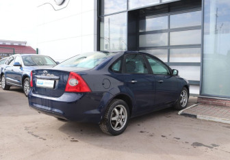 Подержанный автомобиль Ford Focus Sedan 2011 года (5 фото)