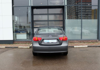 Подержанный автомобиль Hyundai Elantra Sedan 2008 года (4 фото)