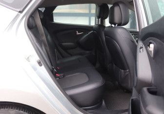Подержанный автомобиль Hyundai ix35 2012 года (11 фото)