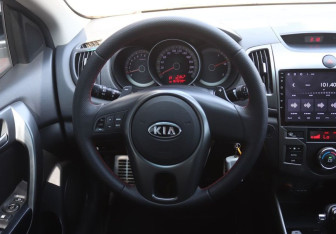 Подержанный автомобиль Kia Cerato Coupe 2011 года (16 фото)