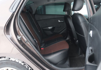 Подержанный автомобиль Kia Rio Sedan 2014 года (11 фото)