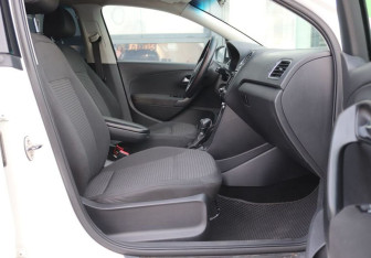Подержанный автомобиль Volkswagen Polo Sedan 2013 года (12 фото)
