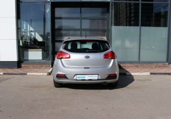 Подержанный автомобиль Kia Ceed Hatchback 2012 года (4 фото)