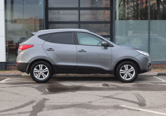 Подержанный автомобиль Hyundai ix35 2011 года (6 фото)