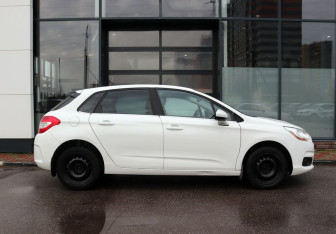 Подержанный автомобиль Citroen C4 Hatchback 2012 года (6 фото)