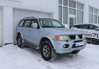 Подержанный автомобиль Mitsubishi Pajero Sport 2006 года (7 фото)