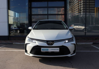 Подержанный автомобиль Toyota Corolla Sedan 2019 года (8 фото)