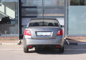 Подержанный автомобиль Kia Rio Sedan 2010 года (4 фото)