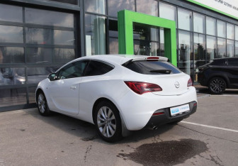 Подержанный автомобиль Opel Astra Hatchback 2013 года (3 фото)