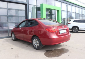 Подержанный автомобиль Hyundai Elantra Sedan 2010 года (3 фото)