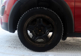 Подержанный автомобиль Renault Sandero 2015 года (9 фото)