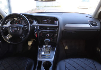 Подержанный автомобиль Audi A4 Sedan 2012 года (14 фото)