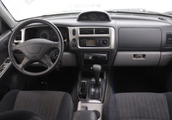 Подержанный автомобиль Mitsubishi Pajero Sport 2006 года (14 фото)