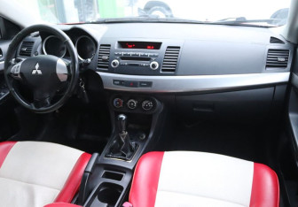 Подержанный автомобиль Mitsubishi Lancer Sedan 2008 года (12 фото)