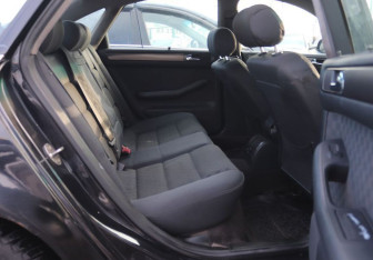 Подержанный автомобиль Audi A6 Sedan 2000 года (11 фото)