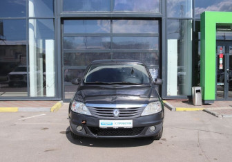 Подержанный автомобиль Renault Logan Sedan 2010 года (8 фото)