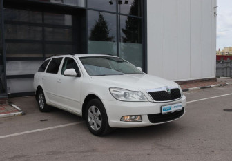 Подержанный автомобиль Skoda Octavia Wagon 2012 года (7 фото)
