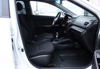 Подержанный автомобиль Kia Rio Hatchback 2016 года (13 фото)