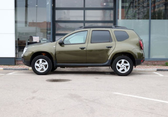 Подержанный автомобиль Renault Duster 2015 года (8 фото)